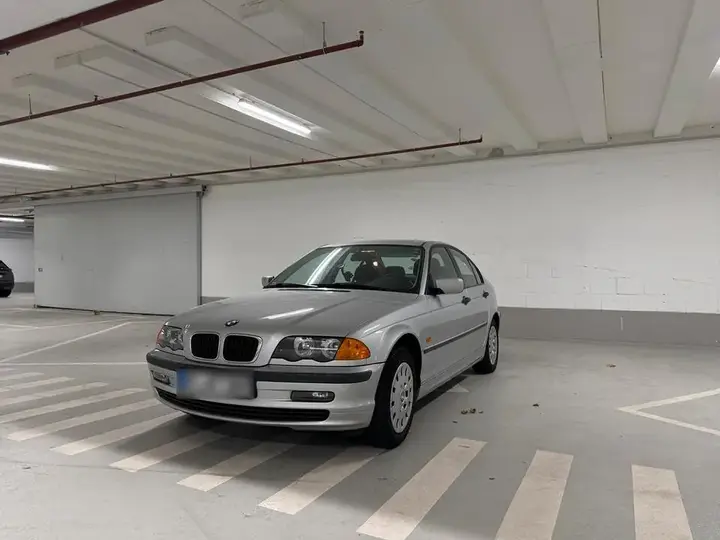 BMW 318I