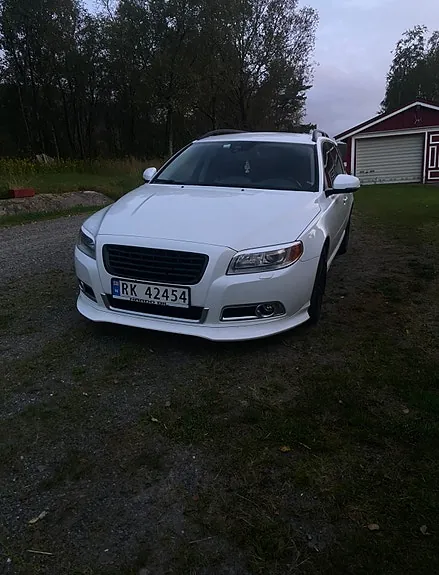 Volvo V70 2012 photo 2