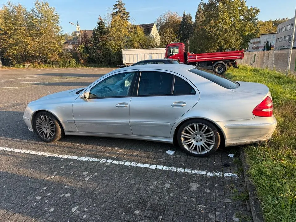 Mercedes-Benz E 200