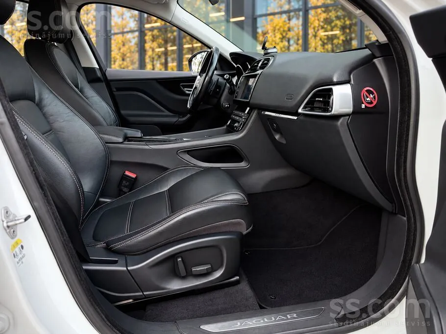 Jaguar F-Pace 2017 photo 5