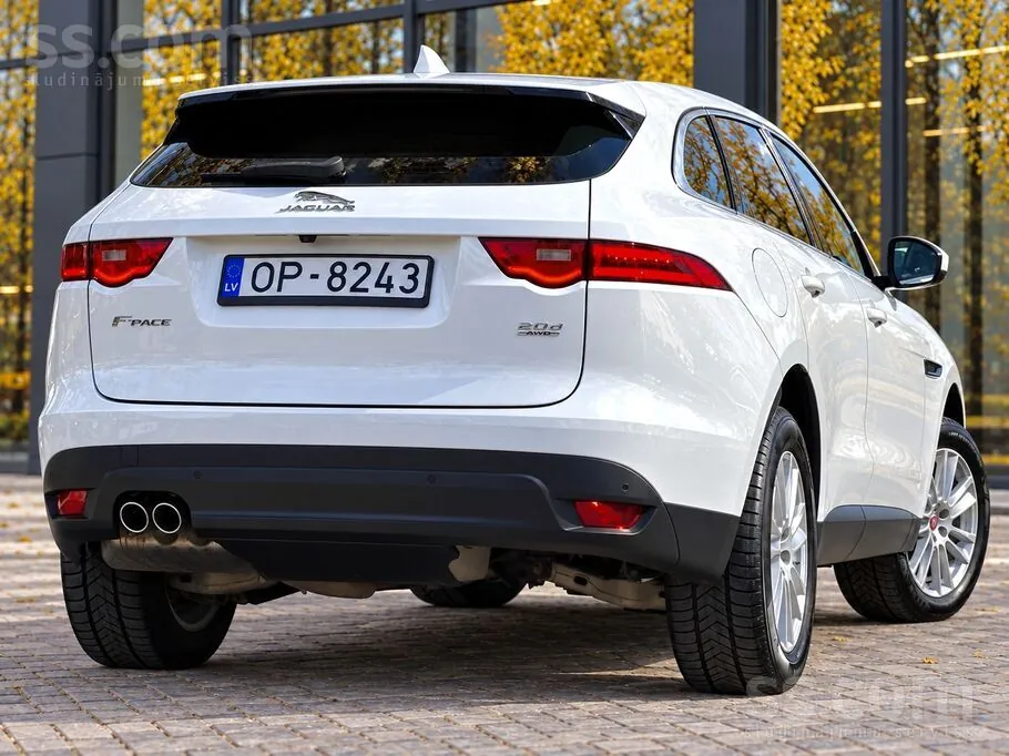 Jaguar F-Pace 2017 photo 2