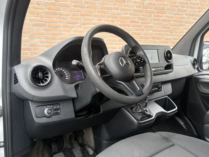 Mercedes-Benz Sprinter 2023 photo 2