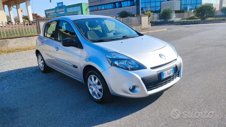 Renault Clio 2011 photo 3