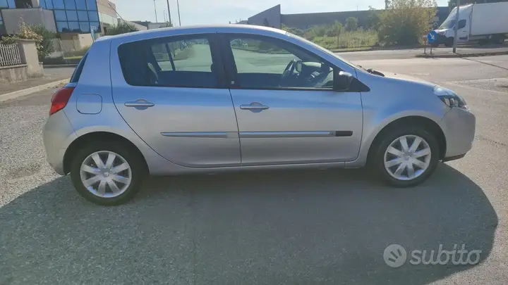 Renault Clio 2011 photo 5