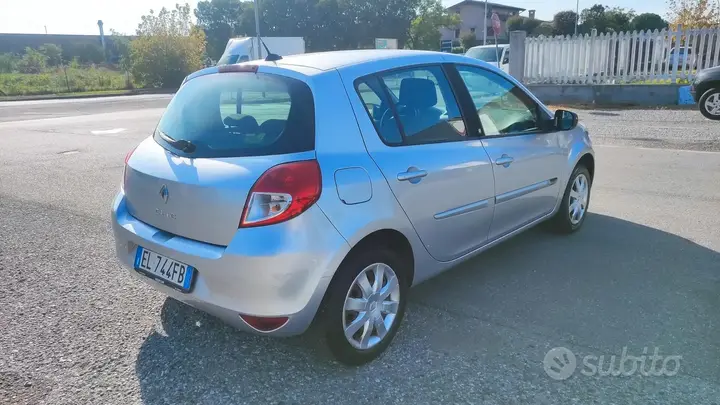 Renault Clio 2011 photo 4