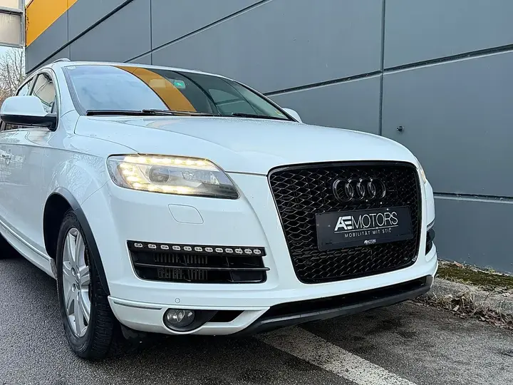 Audi Q7 2012 photo 3