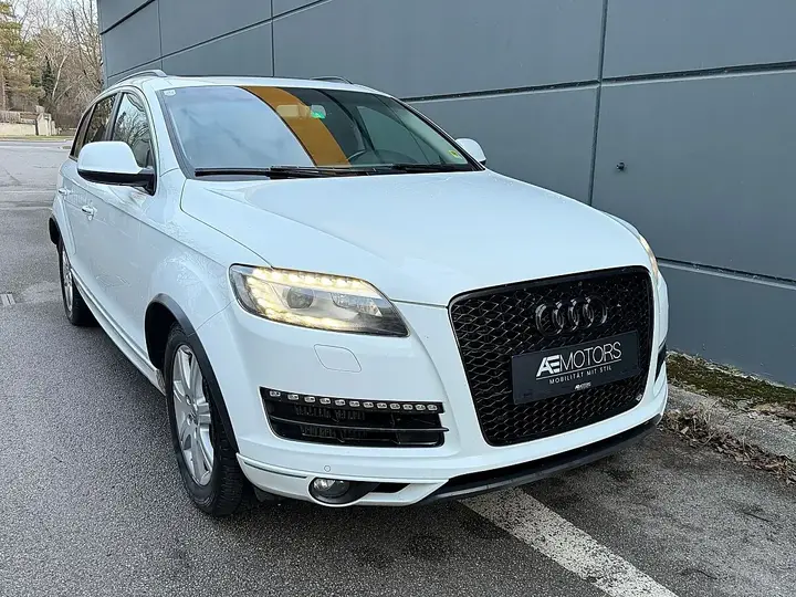 Audi Q7 2012 photo 2