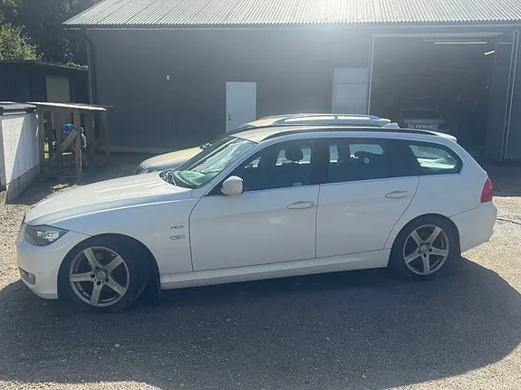 BMW 330D 2011 photo 2