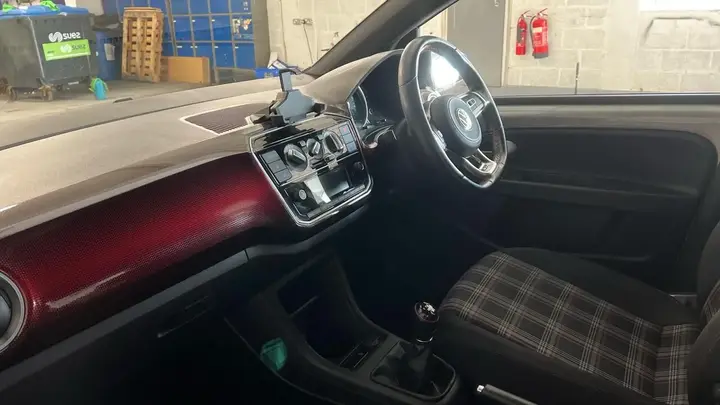 Volkswagen Up 2020 photo 2