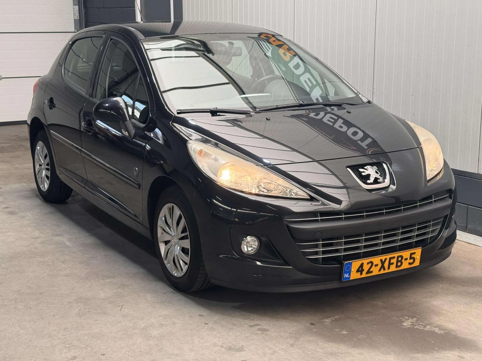 Peugeot 207 2012 photo 3
