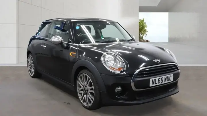 Mini Hatch 2015 photo 2