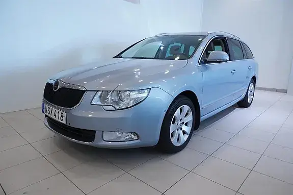 Skoda Superb 2011 photo 2