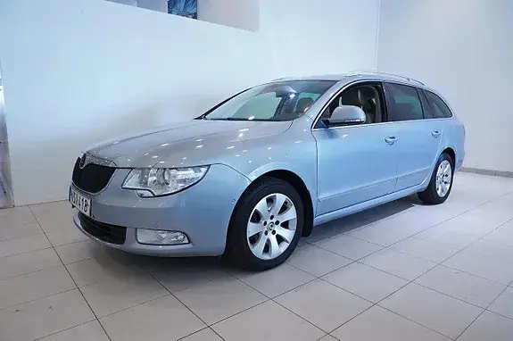 Skoda Superb 2011 photo 3