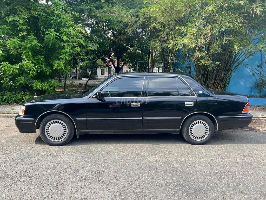 Toyota Crown 1996 photo 3