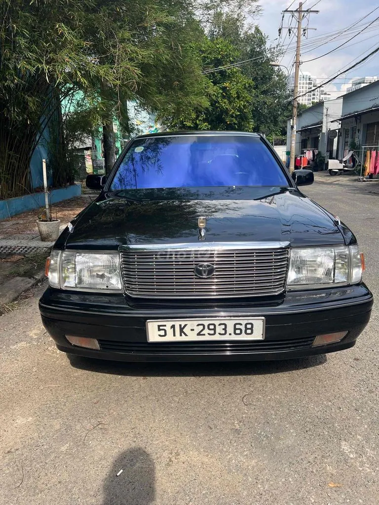 Toyota Crown 1996 photo 2