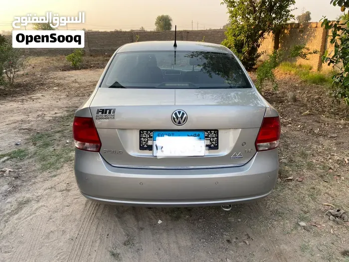 Volkswagen Polo 2015 photo 2