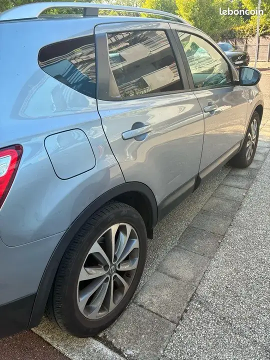 Nissan Qashqai 2010 photo 2