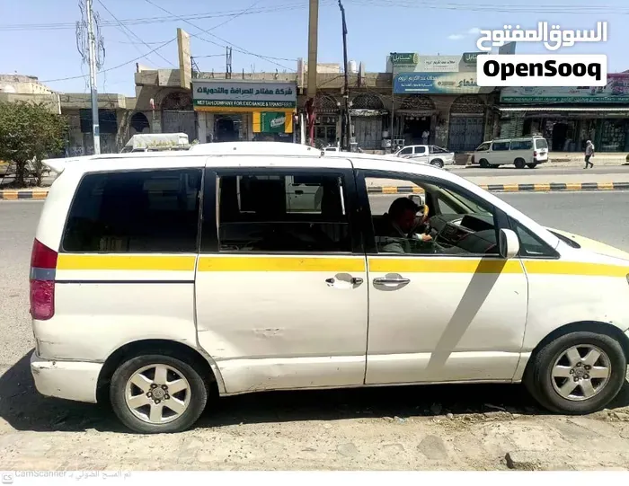 Toyota Noah 2006 photo 2