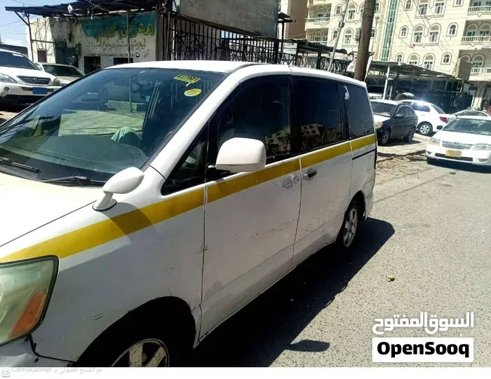 Toyota Noah 2006 photo 4