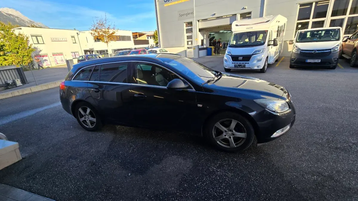 Opel Insignia 2010 photo 2