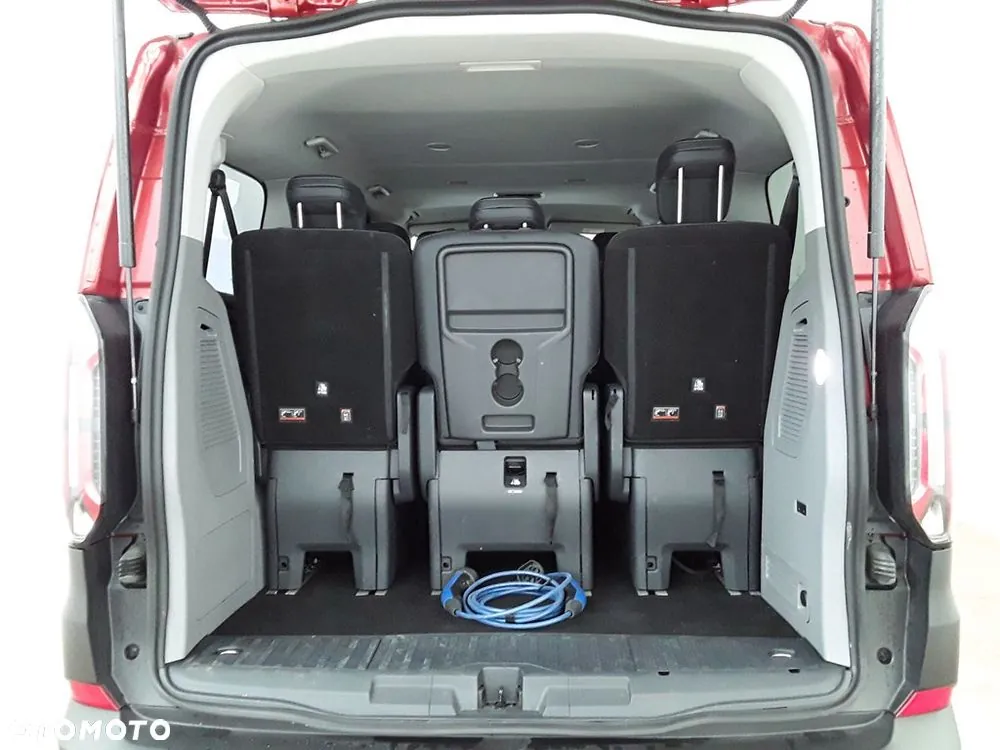 Ford Tourneo Custom 2025 photo 4