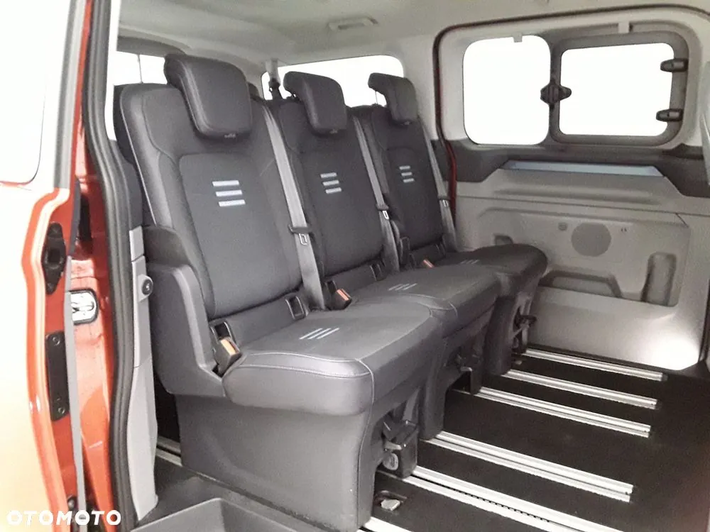 Ford Tourneo Custom 2025 photo 3