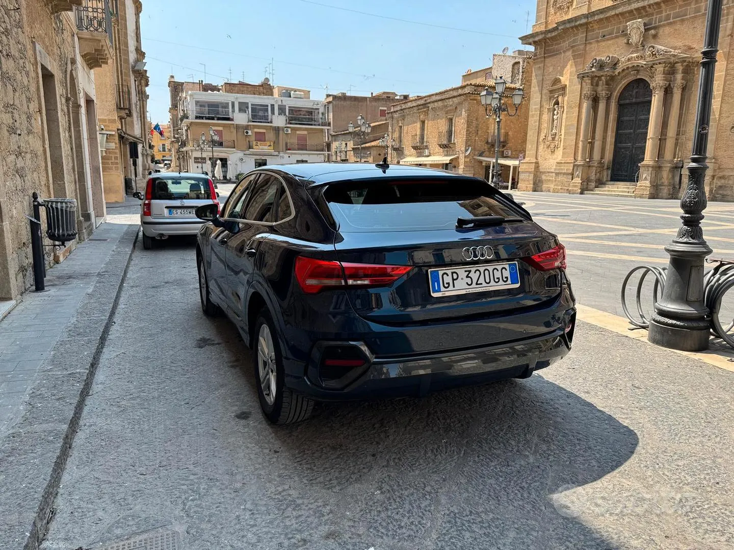 Audi Q3 2021 photo 2