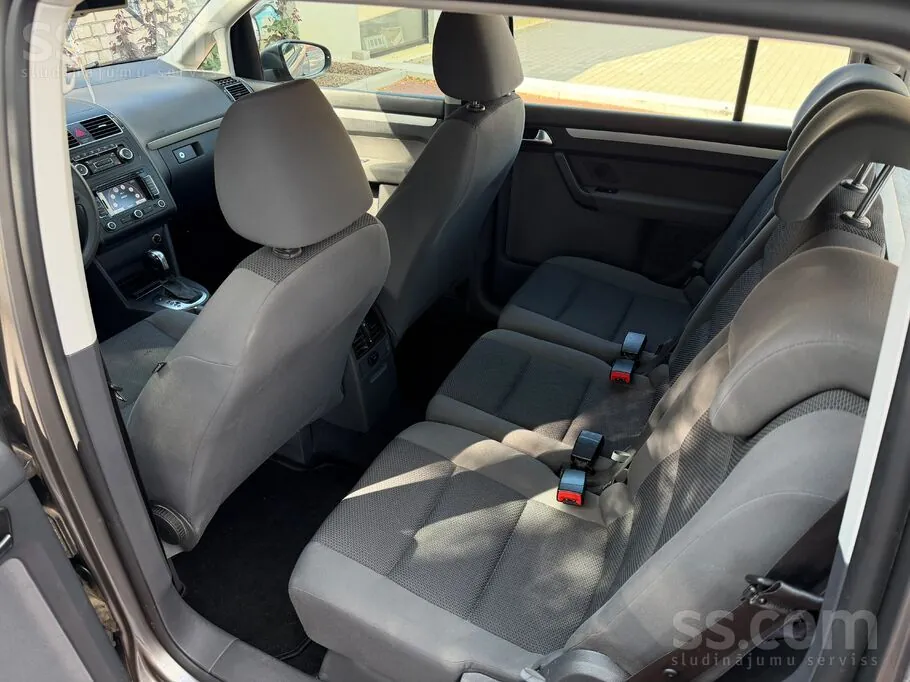 Volkswagen Touran 2011 photo 4