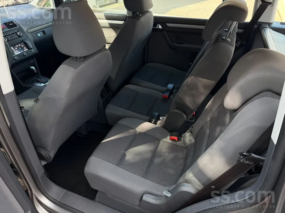 Volkswagen Touran 2011 photo 5