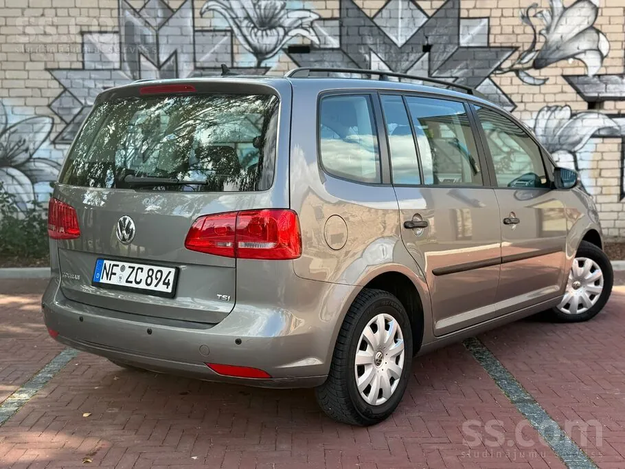 Volkswagen Touran 2011 photo 3