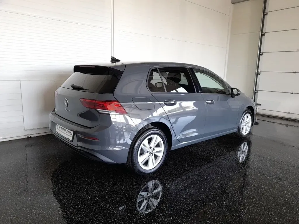 Volkswagen Golf 2023 photo 2