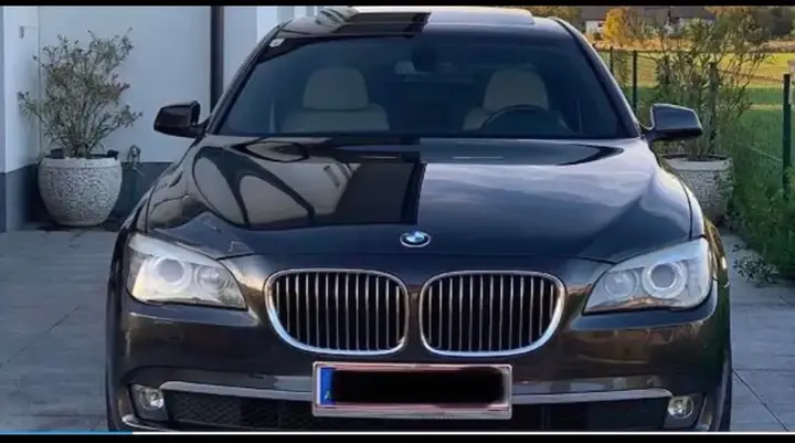 BMW 7 Series 2009 photo 2