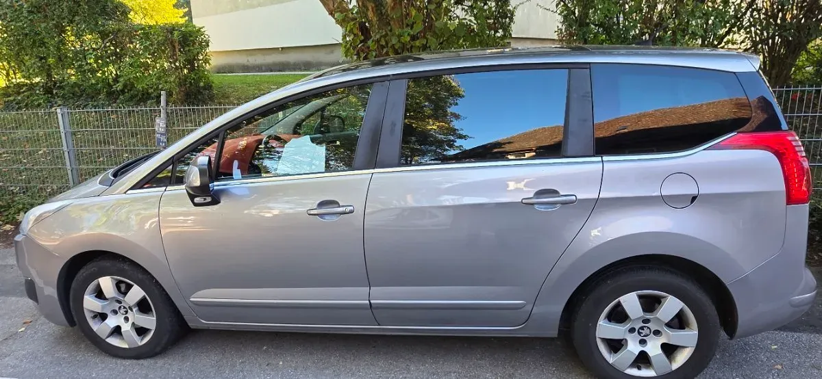 Peugeot 5008 2013 photo 2