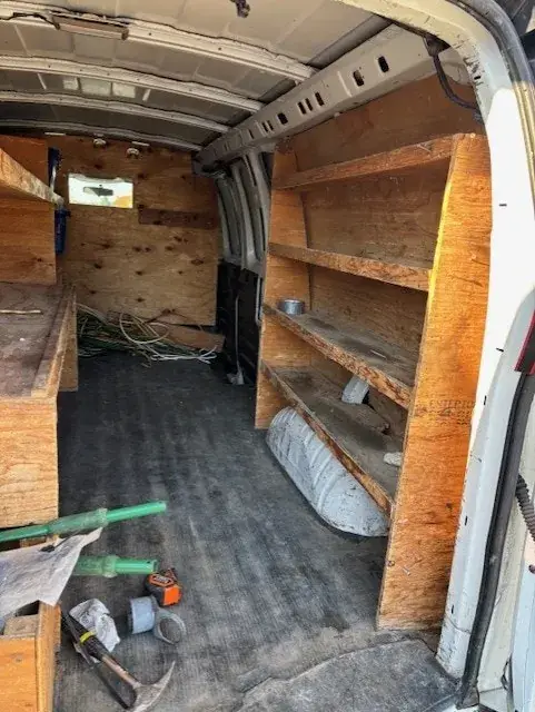 GMC Savana 2010 photo 2