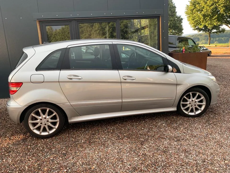 Mercedes-Benz B 200