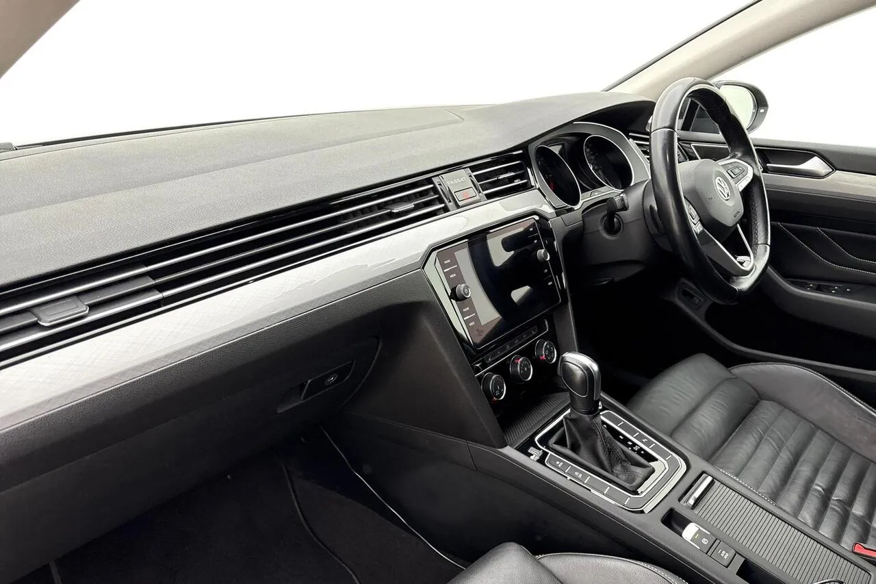 Volkswagen Passat 2019 photo 2