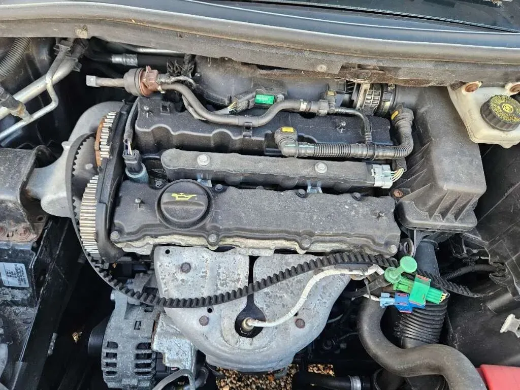 Citroen C4 2010 photo 3