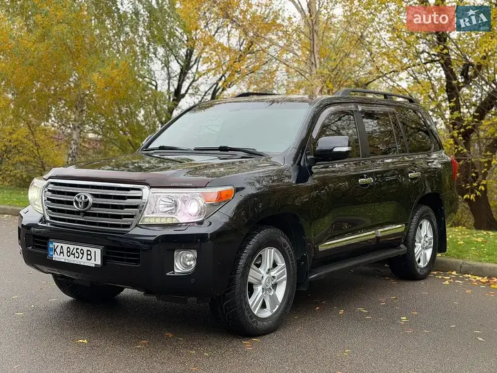 Toyota Land Cruiser 2012 photo 2
