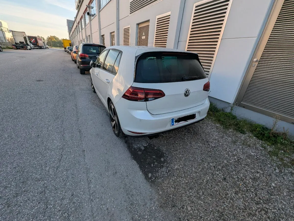Volkswagen Golf 2013 photo 2