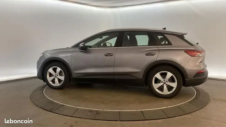Audi Q4 2023 photo 3