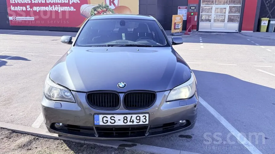 BMW 5 Series 2004 photo 2