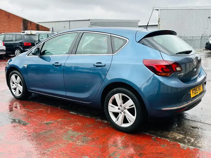 Vauxhall Astra 2015 photo 4