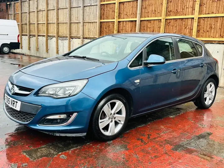 Vauxhall Astra 2015 photo 3