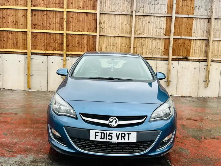 Vauxhall Astra 2015 photo 2