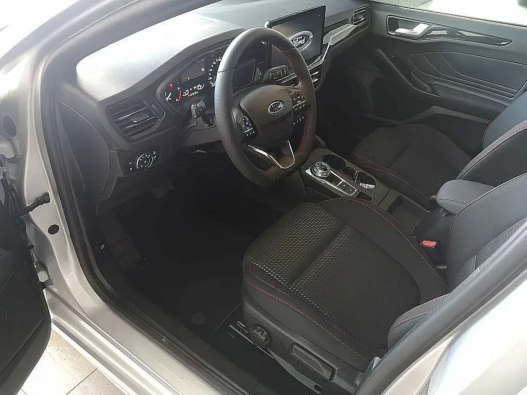 Ford Focus 2024 photo 3