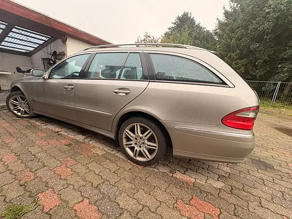 Mercedes-Benz E320 2006 photo 4