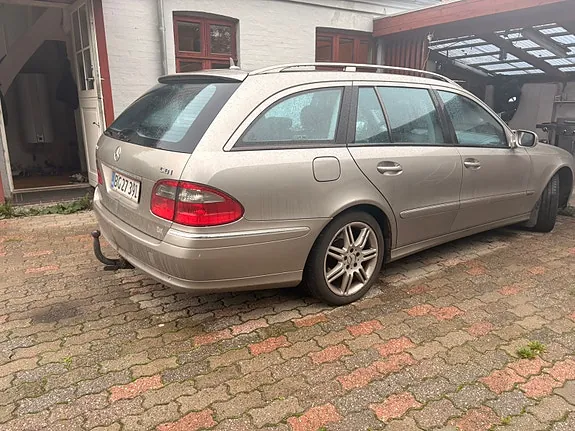 Mercedes-Benz E320 2006 photo 2