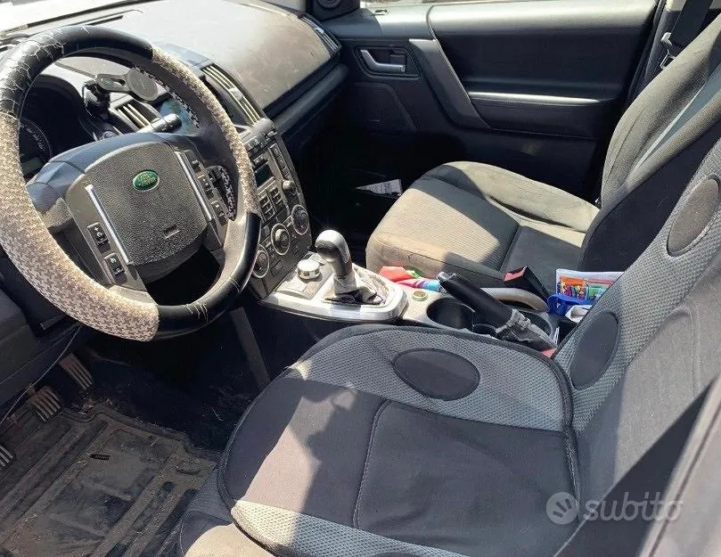 Land Rover Freelander 2011 photo 3