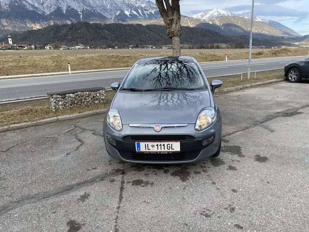 Fiat Punto 2009 photo 2
