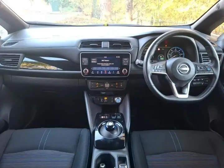 Nissan Leaf 2023 photo 3